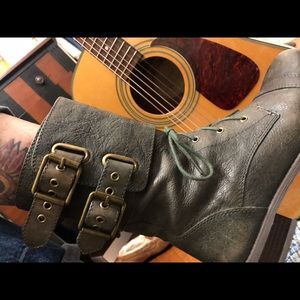 Boot  - Have a bit of a Sage color!